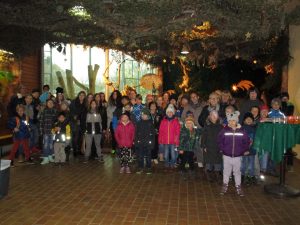 Kinder des Marienheims und Josefsheims im Augsburger Zoo